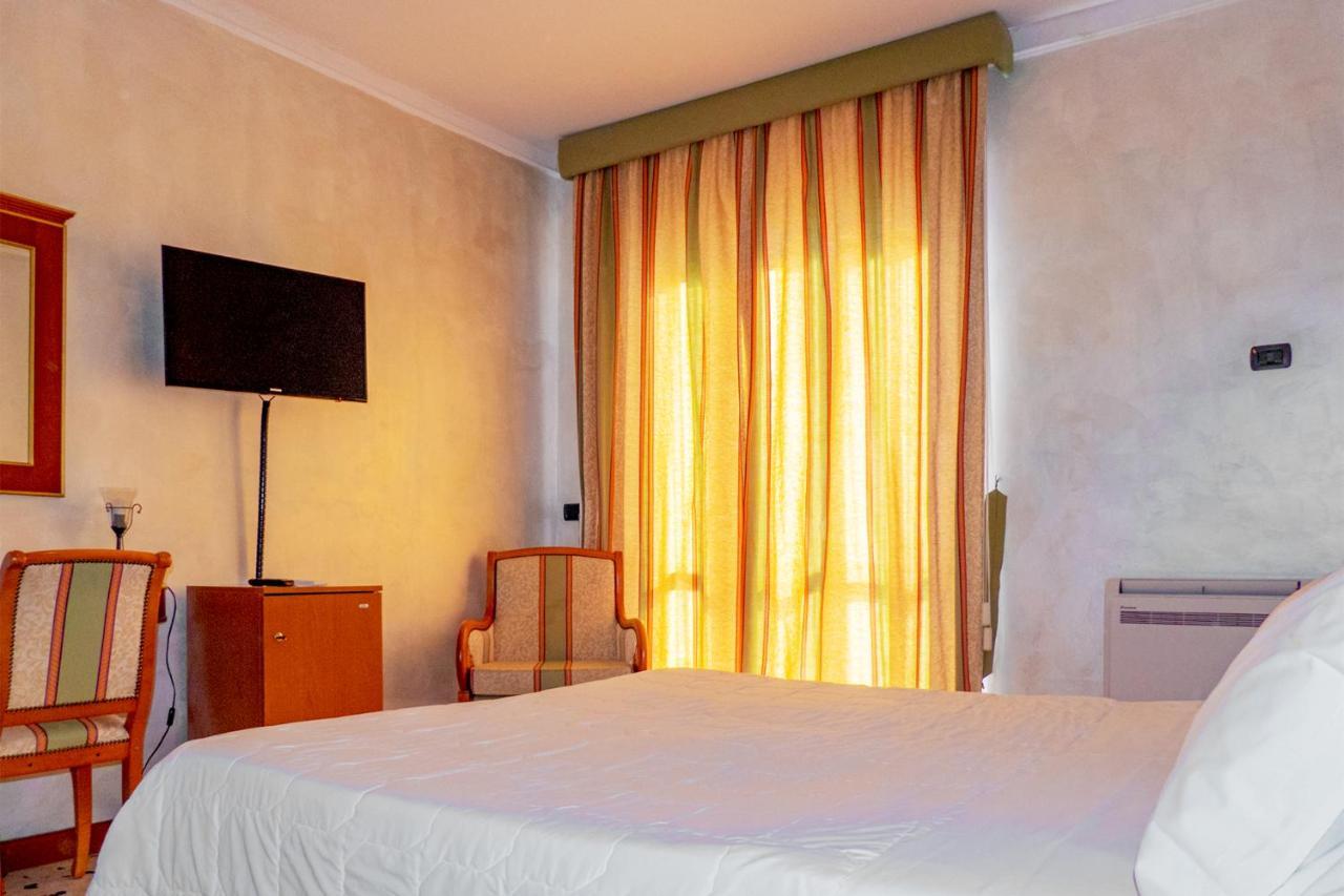 פרמו Hotel Astoria מראה חיצוני תמונה