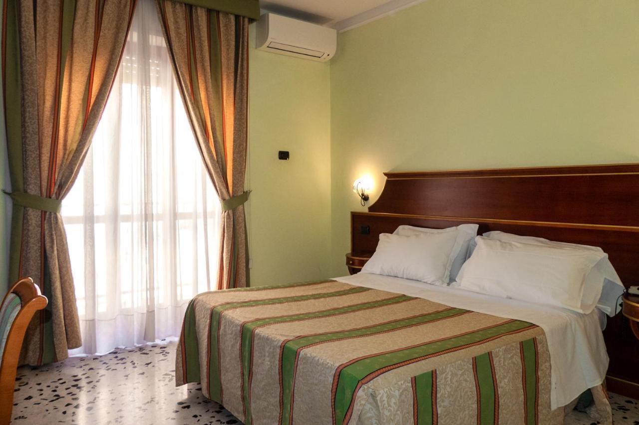 פרמו Hotel Astoria מראה חיצוני תמונה