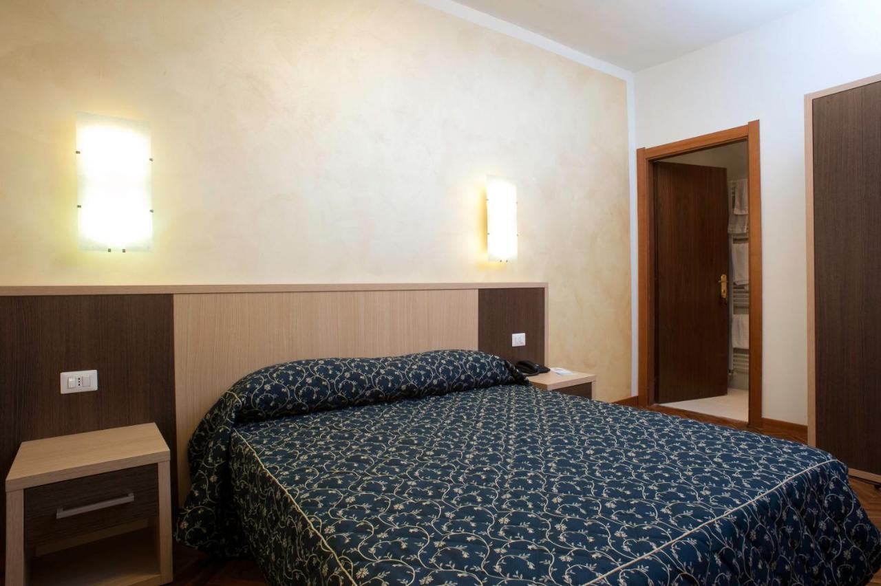 פרמו Hotel Astoria מראה חיצוני תמונה