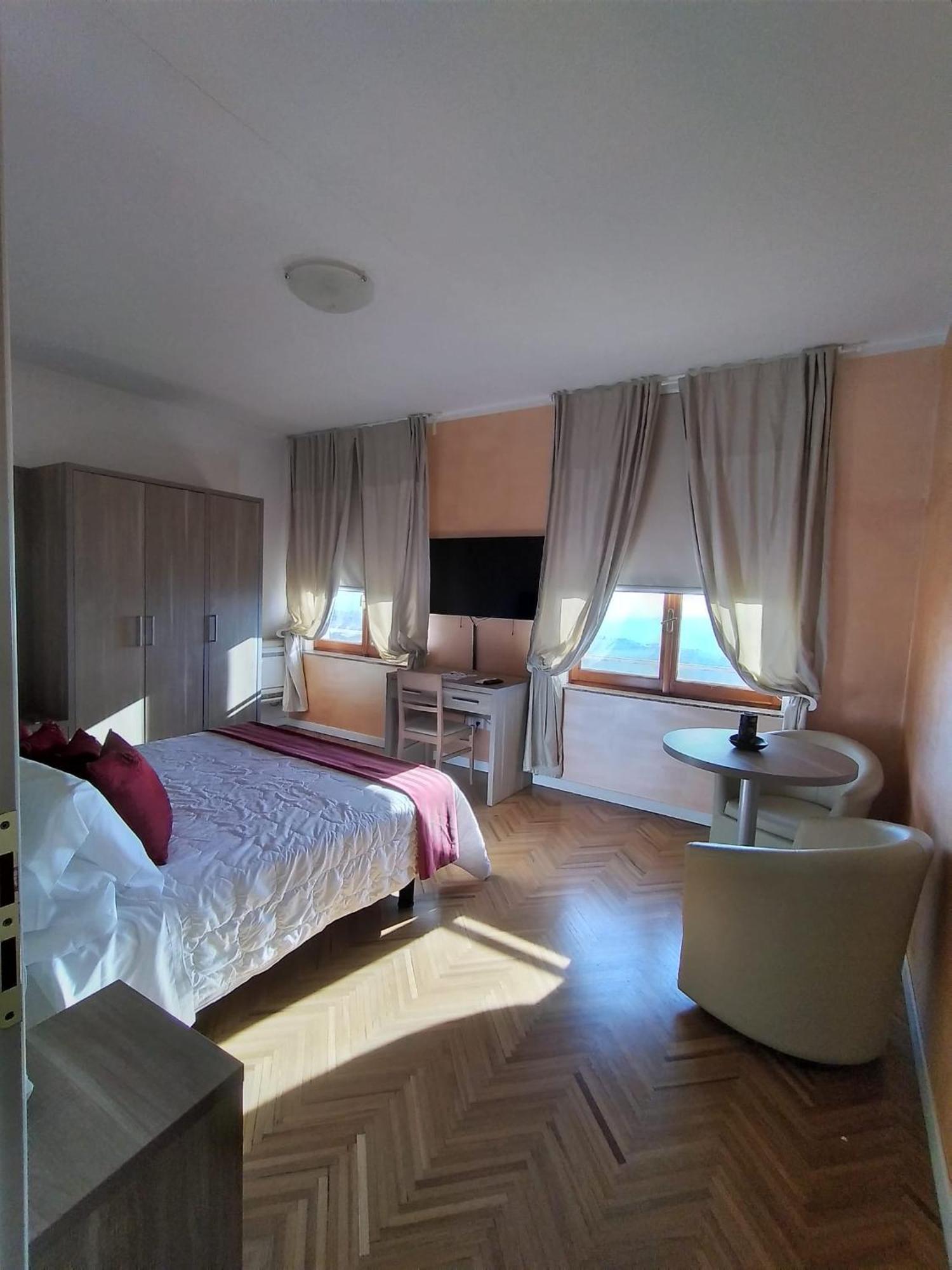 פרמו Hotel Astoria מראה חיצוני תמונה